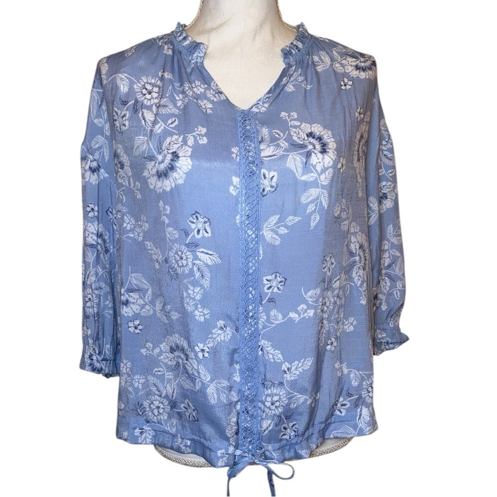 COMO BLU Bohemian Blouse Floral Pattern in Cornflower Blue and White Size Small